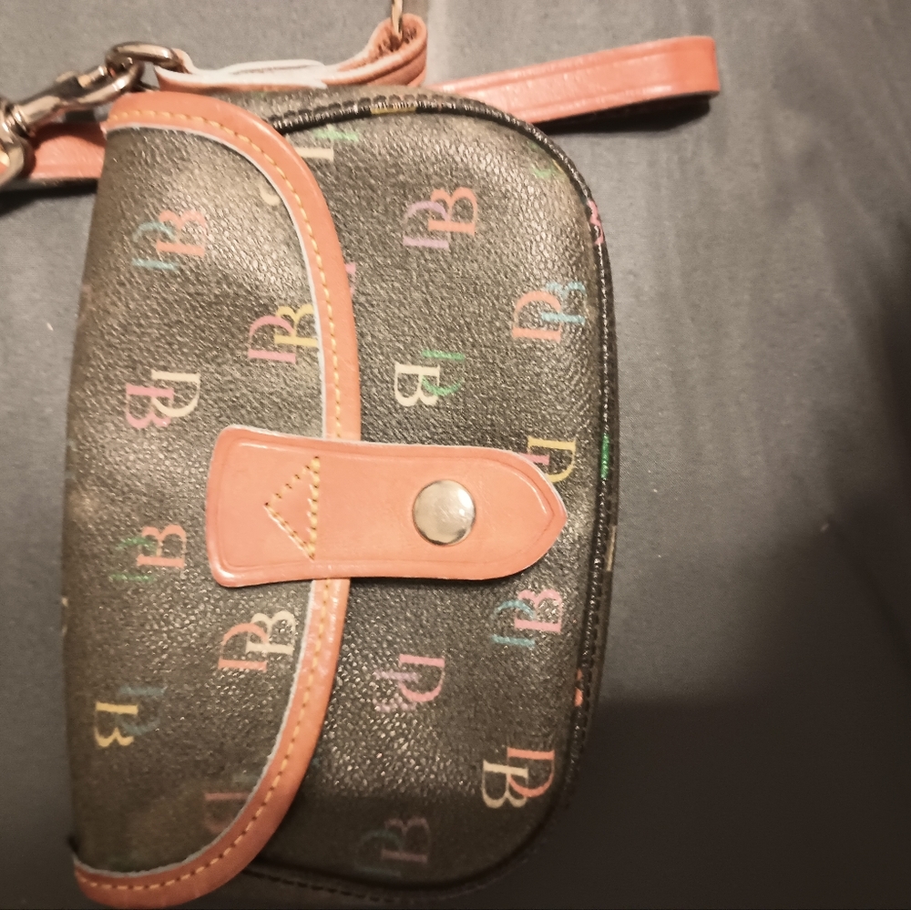 Dooney pouch - Picture 1 of 3